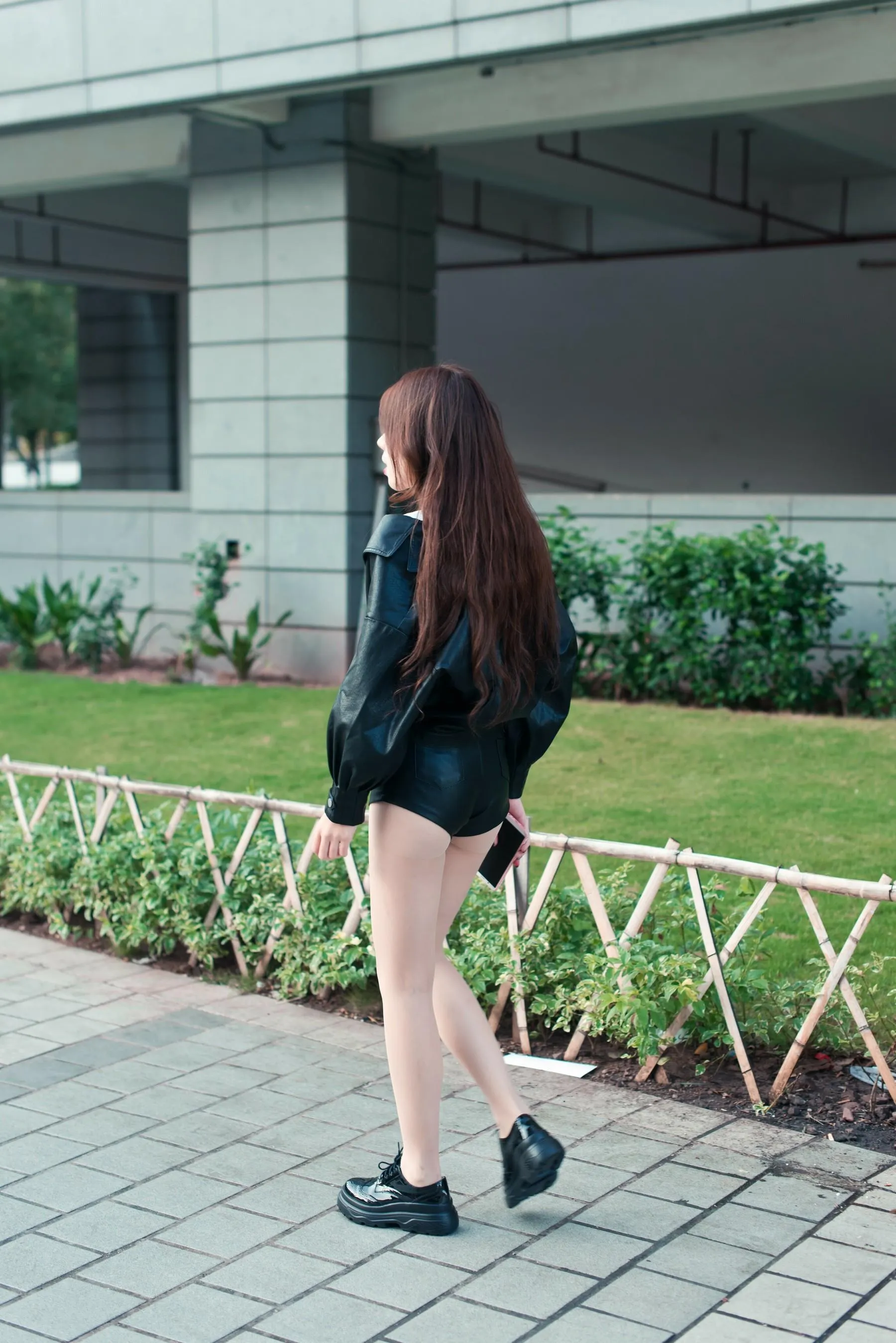 [魔镜街拍] NO.117 非常紧致的美臀少妇 [269P]插图5